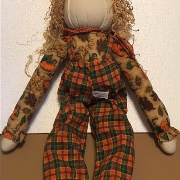 Pumpkin Patch Scarecrow - Picture 5 of 8